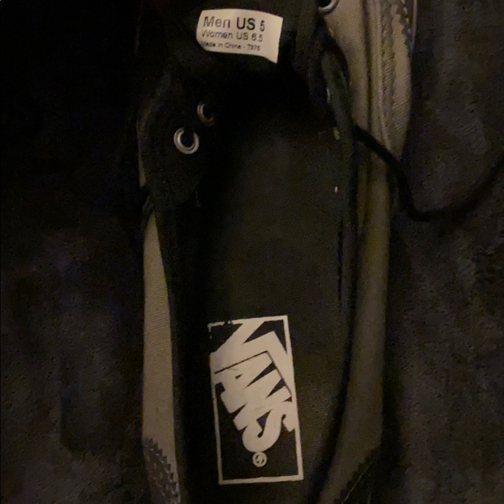 Winged Tip Vans - Picture 3 of 3